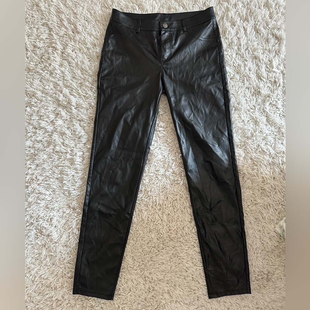 Calzedoniq medium size leather pants.